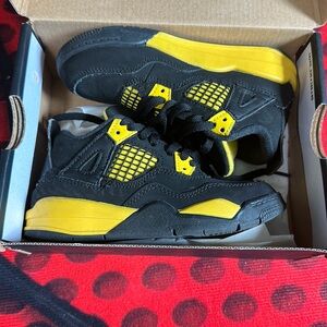 Gently worn jordan 4s